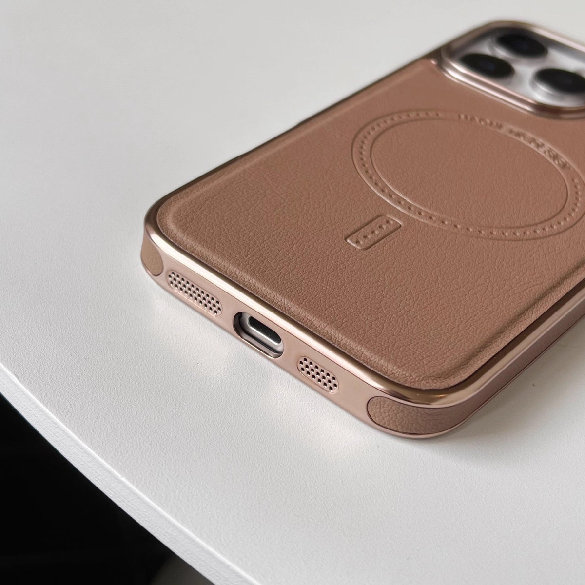 Sumoravibe - Custodia in Pelle con Ricarica Magnetica per iPhone