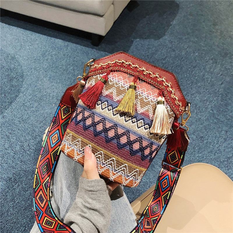 Sumoravibe - Borsa a tracolla bohemien con nappine ricamate
